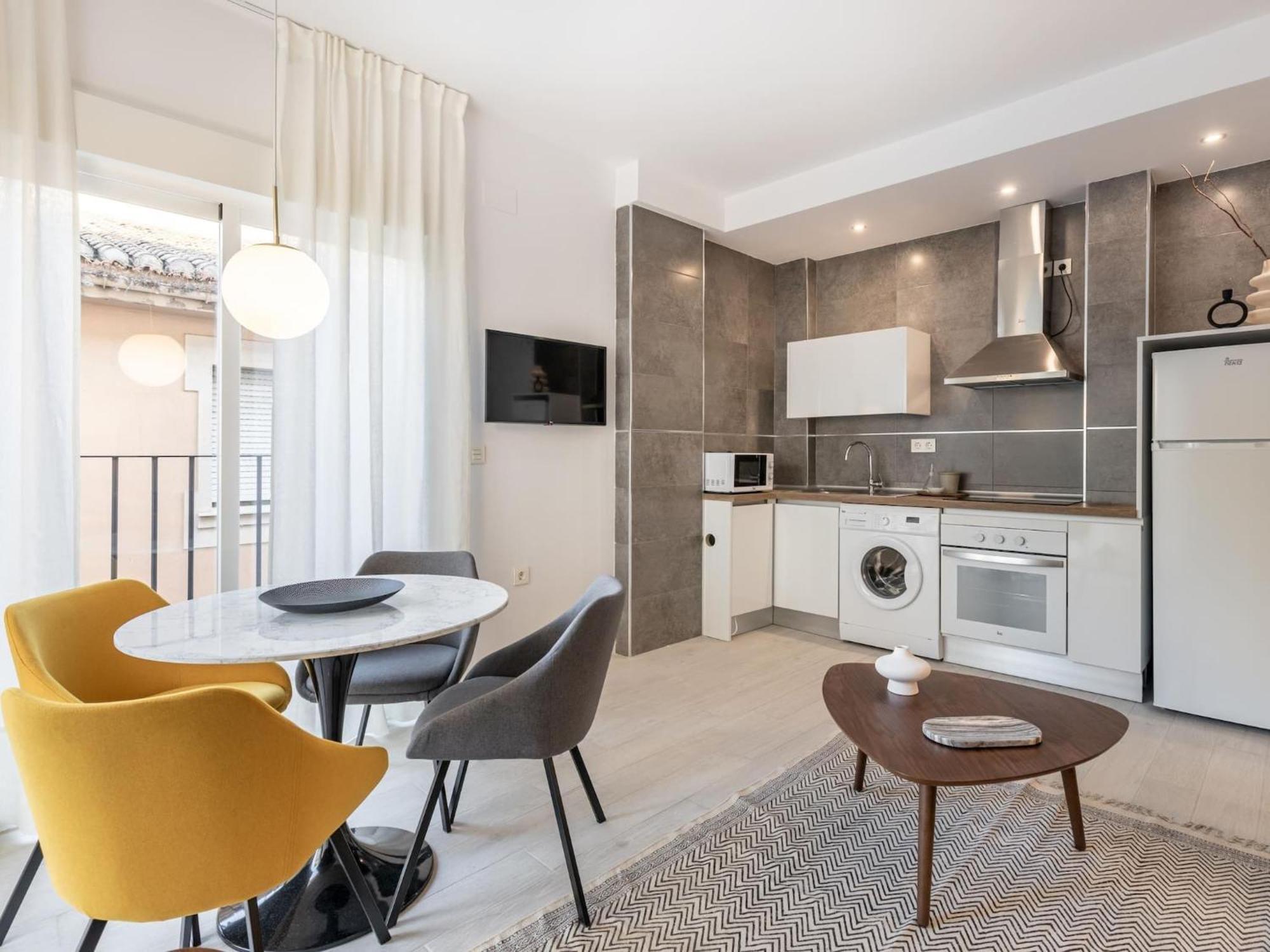 Central Stylish And Elegant 1 & 2 Bedroom Apartments I グラナダ エクステリア 写真