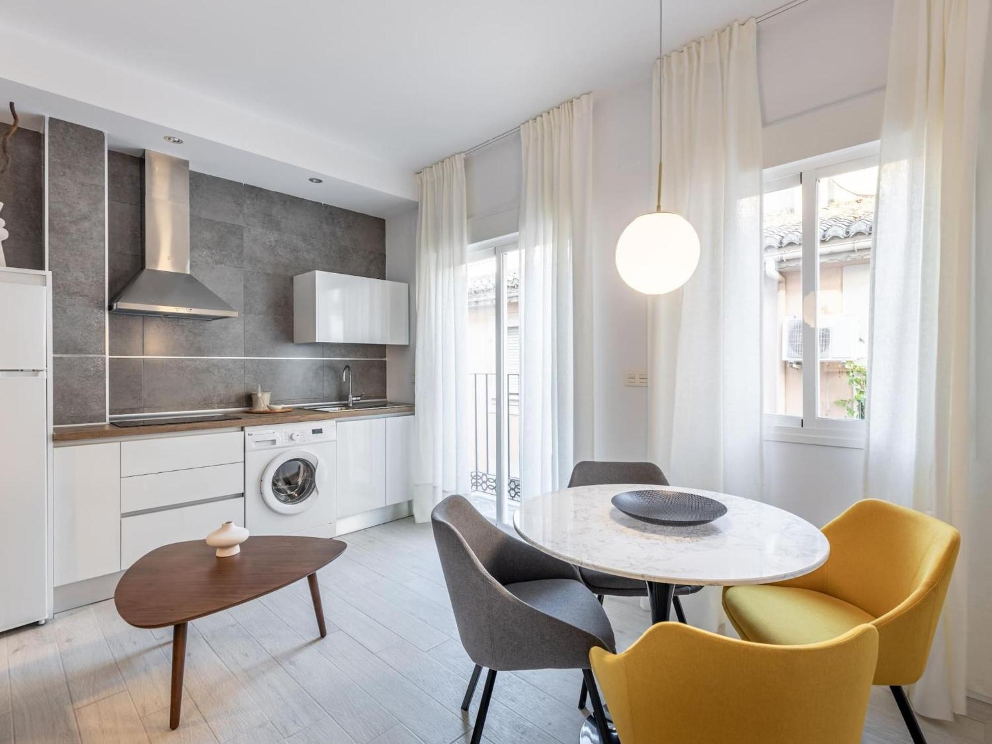 Central Stylish And Elegant 1 & 2 Bedroom Apartments I グラナダ エクステリア 写真